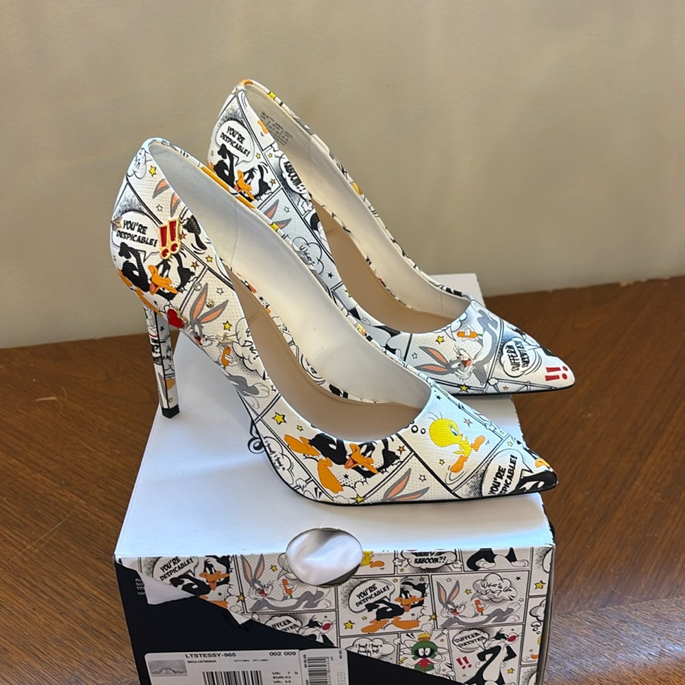Looney Tunes Pumps Size7